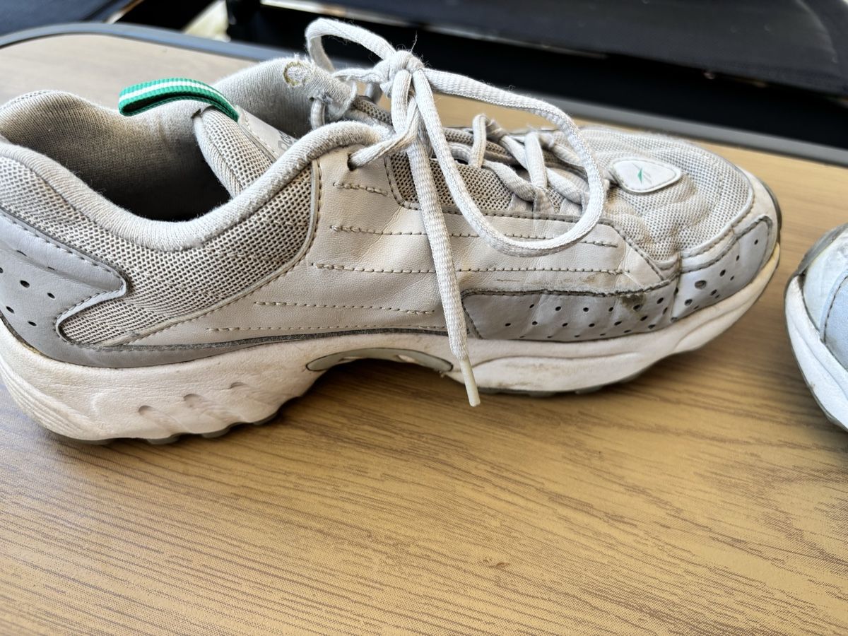 Reebok Scarpe da donna: Reebok Sneakers grey size 38.5 used with defects – Difettoso da Le Grand-Saconnex venduto da mar_wby6 6