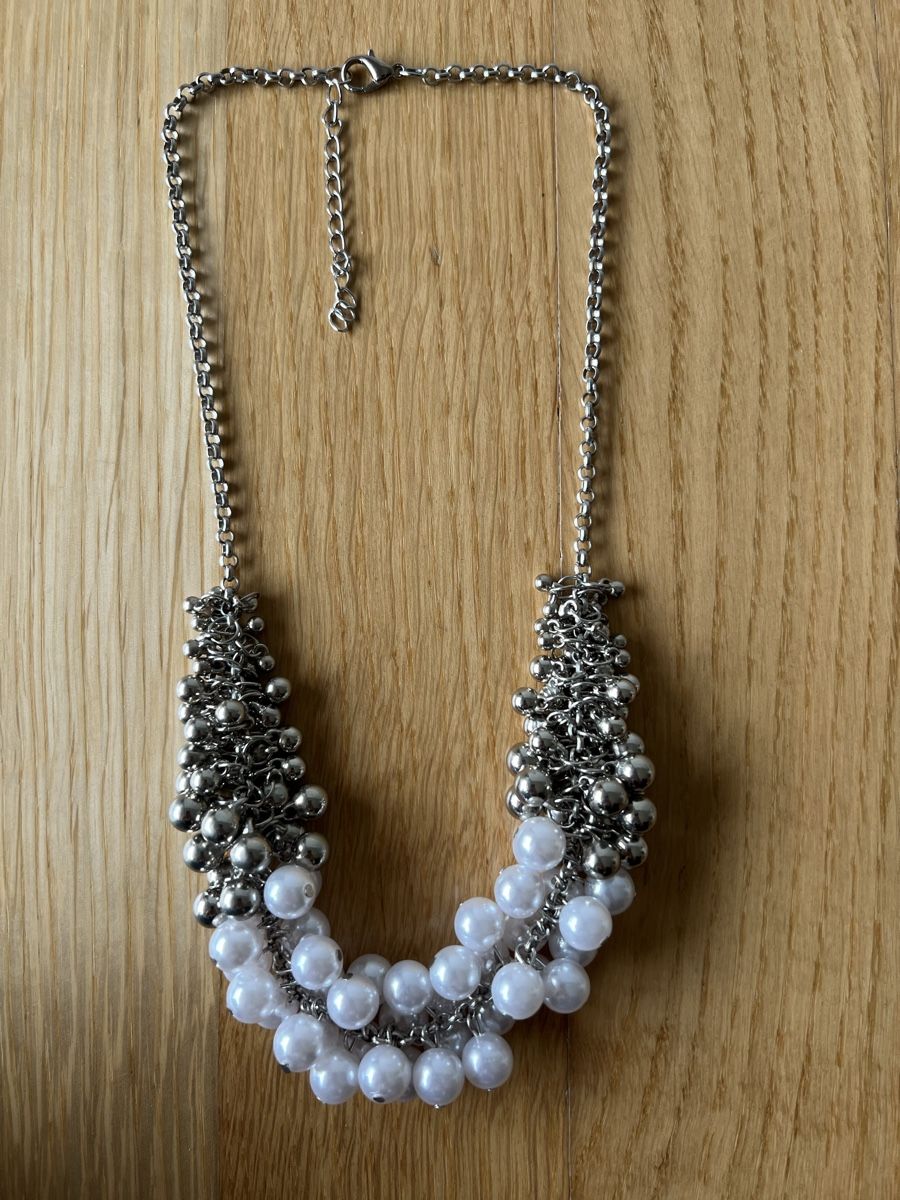 Catenine: Elegante Perlenkette mit silbernen Kugeln – Usato da St.Gallen venduto da Shopaholic5 2
