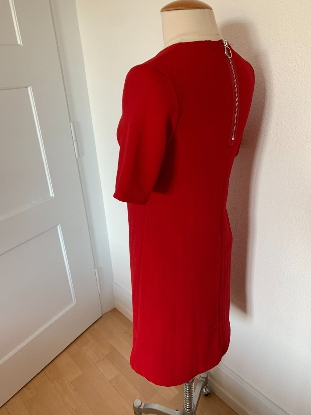 H&M Vestiti: H&M Damen Kleid, Gr.38, Rot – Usato da Worb venduto da farben20zauber 1