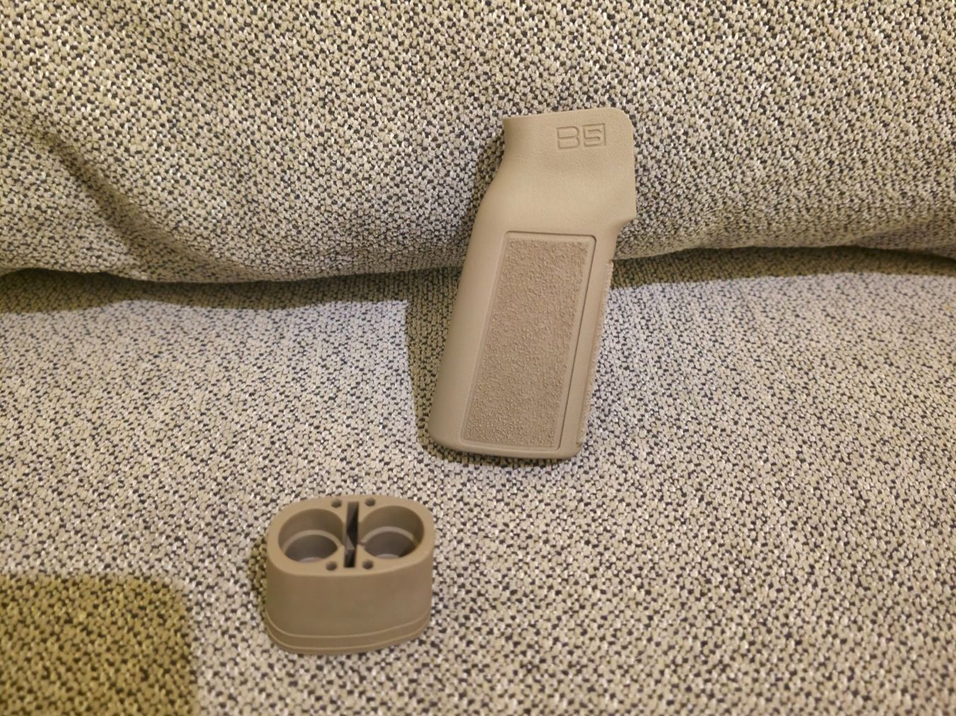 Tutti gli attrezzi: B5 SYSTEMS B5 AR-15/AR10 P-GRIP – Nuovo (secondo la descrizione) da Steffisburg venduto da Davga 2