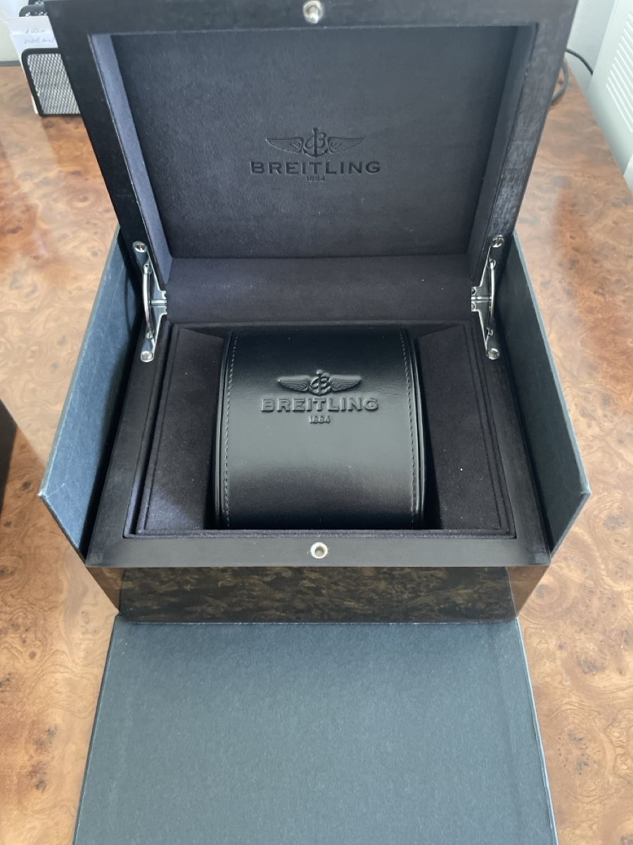 Breitling Uhren: Breitling Uhrenbox 44 mit papieren  – Gebraucht aus Biel/Bienne von robles 1