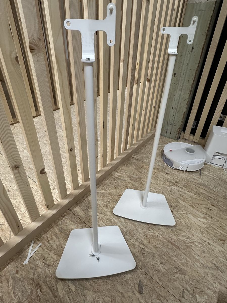 Supporti a parete: 2 Floor Stands for Sonos Play3 White – Usato da Wädenswil venduto da Luzerner01 2