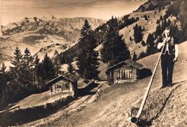 Liechtenstein. Alphornbläser oberhalb Triesenberg
