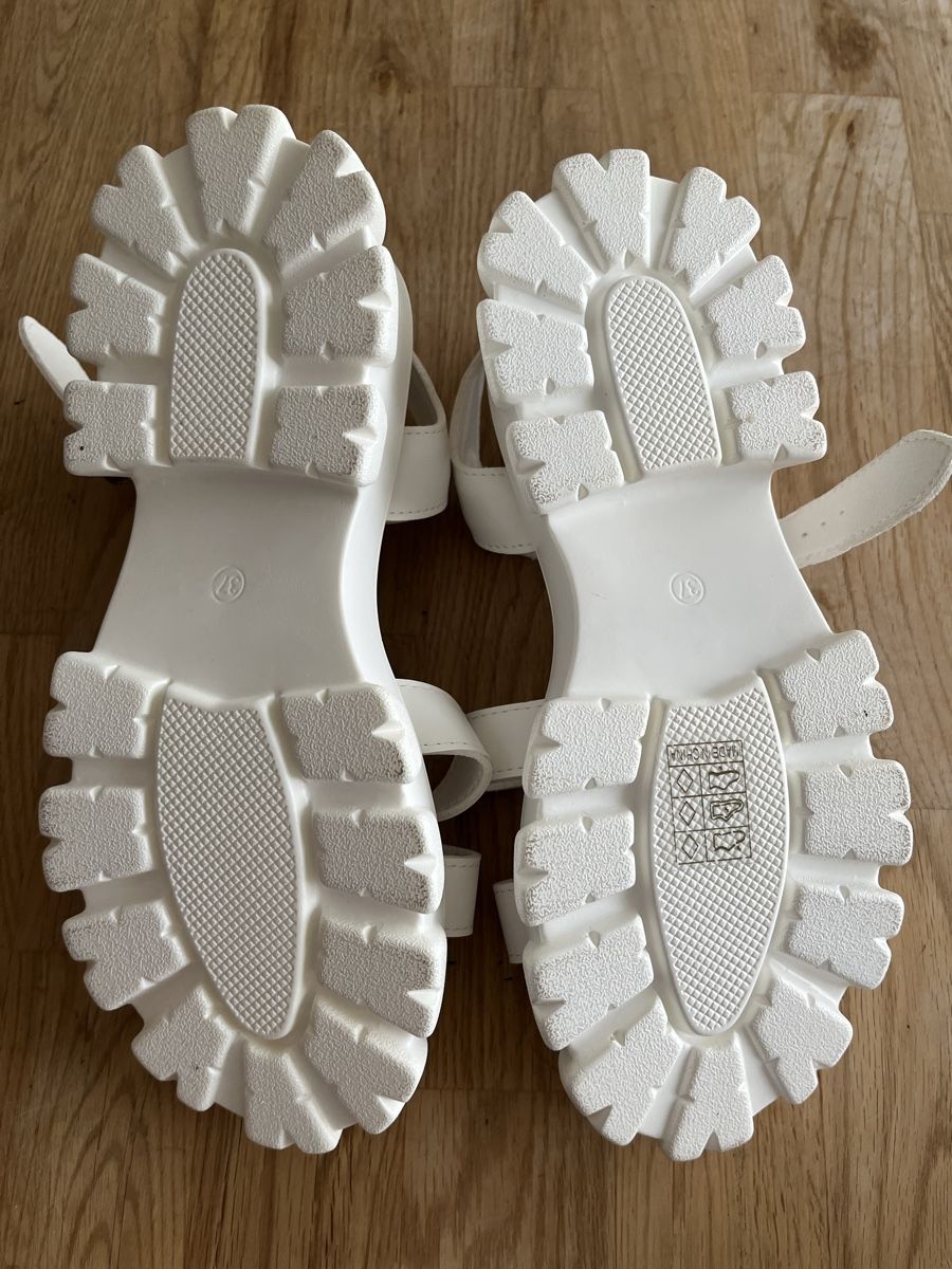 Scarpe da donna: Plateau Sandalen Gr. 37 weiss – Nuovo (secondo la descrizione) da Aarau Rohr venduto da Sara039 2