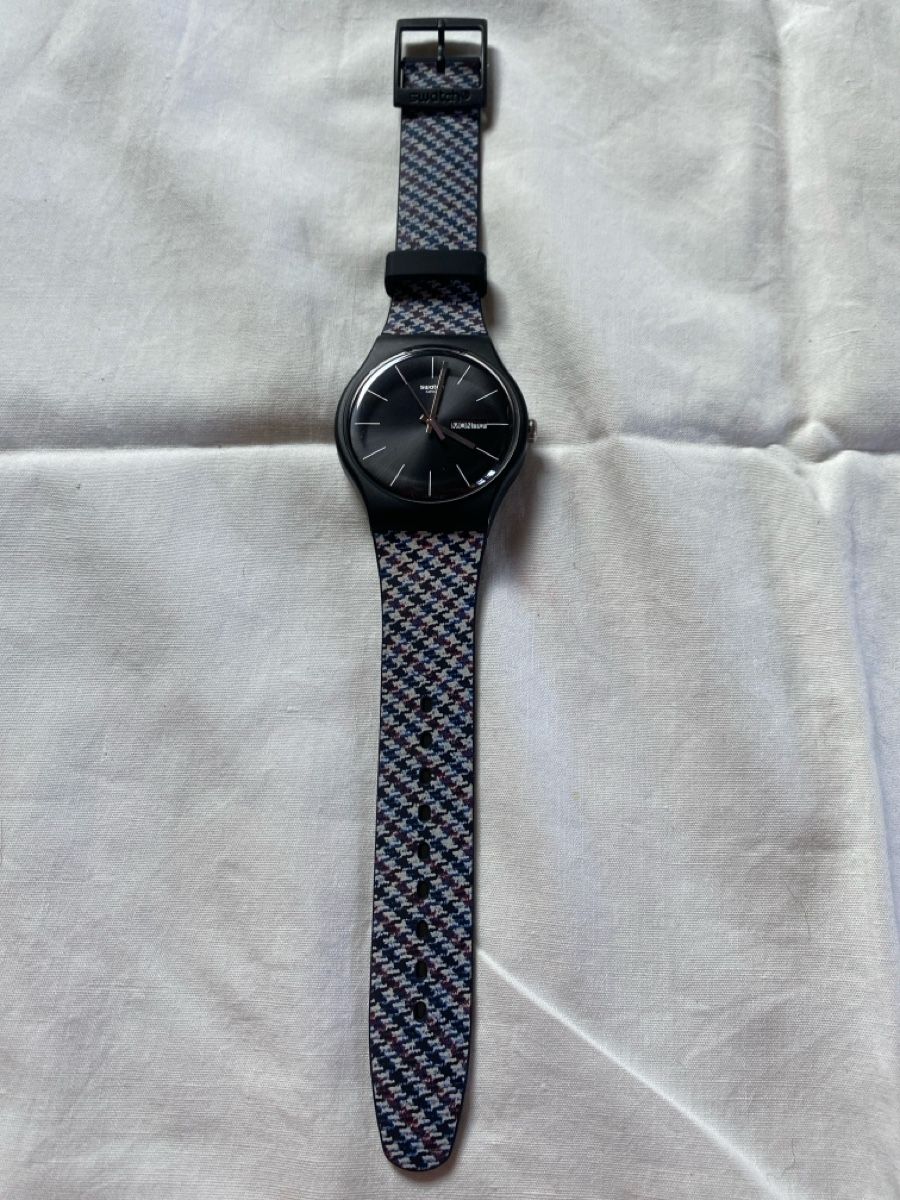 Swatch Uhren: Swatch Black Watch Houndstooth Strap - Unisex – Neu und originalverpackt aus Buttikon SZ von Maxwelltime