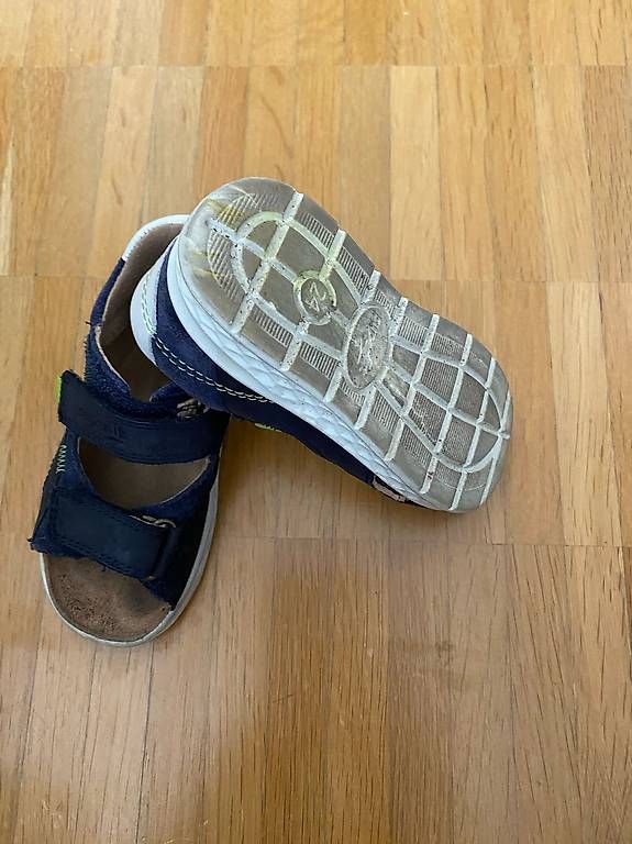 Schuhe für Jungen: Offener Schuh / Sandale Grösse 24 – Gebraucht aus Reinach BL von lum_c2rl 2