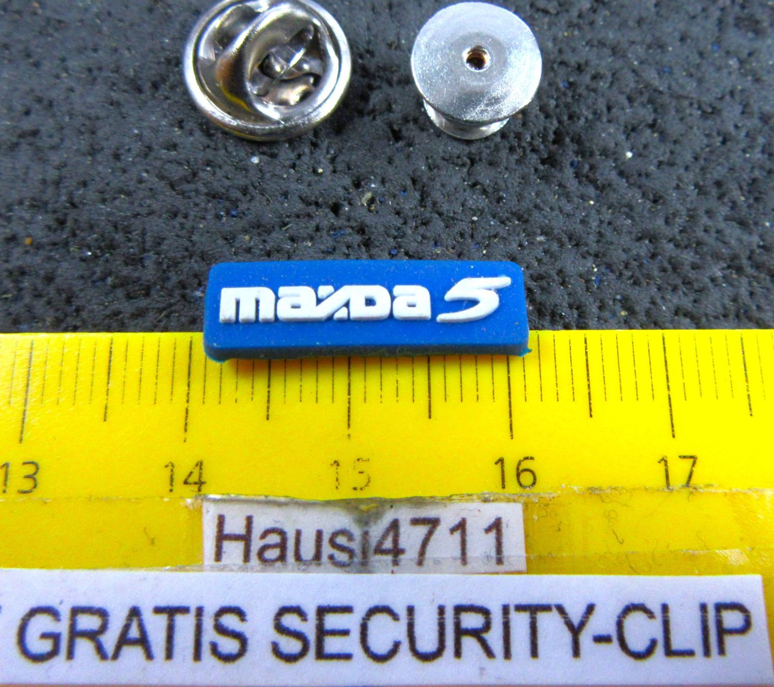 Plaquettes & Badges: MAZDA 5 AUTO LOGO RUBBER AUTO PIN MIT SECURITY-CLIP – D'occasion à Ettingen par Hausi4711