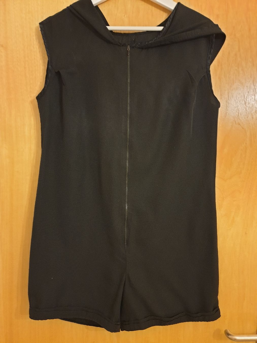 Jumpsuits: Combi-short XS, noir, avec capuche, fermeture éclair – Gebraucht aus Neuchâtel von Verenas12 1