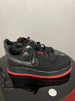Damen-Sneaker Nike Air Force 1, Schwarz/Rot, Unikat-Design