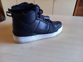 Schwarze Sneaker, gefüttert Grösse 36