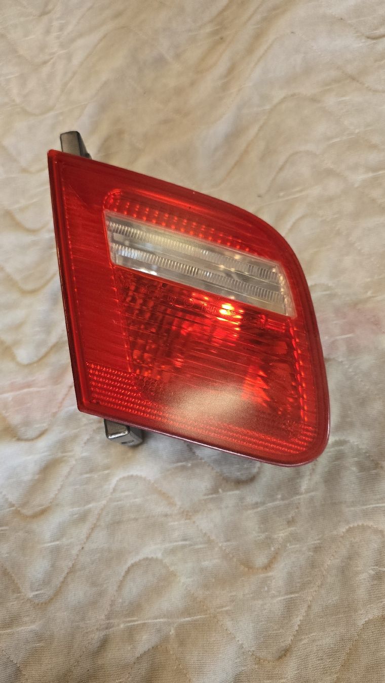 BMW Phares: BMW e46 Rückleuchte innere Teil – D'occasion à Recherswil par E46_Cab 2