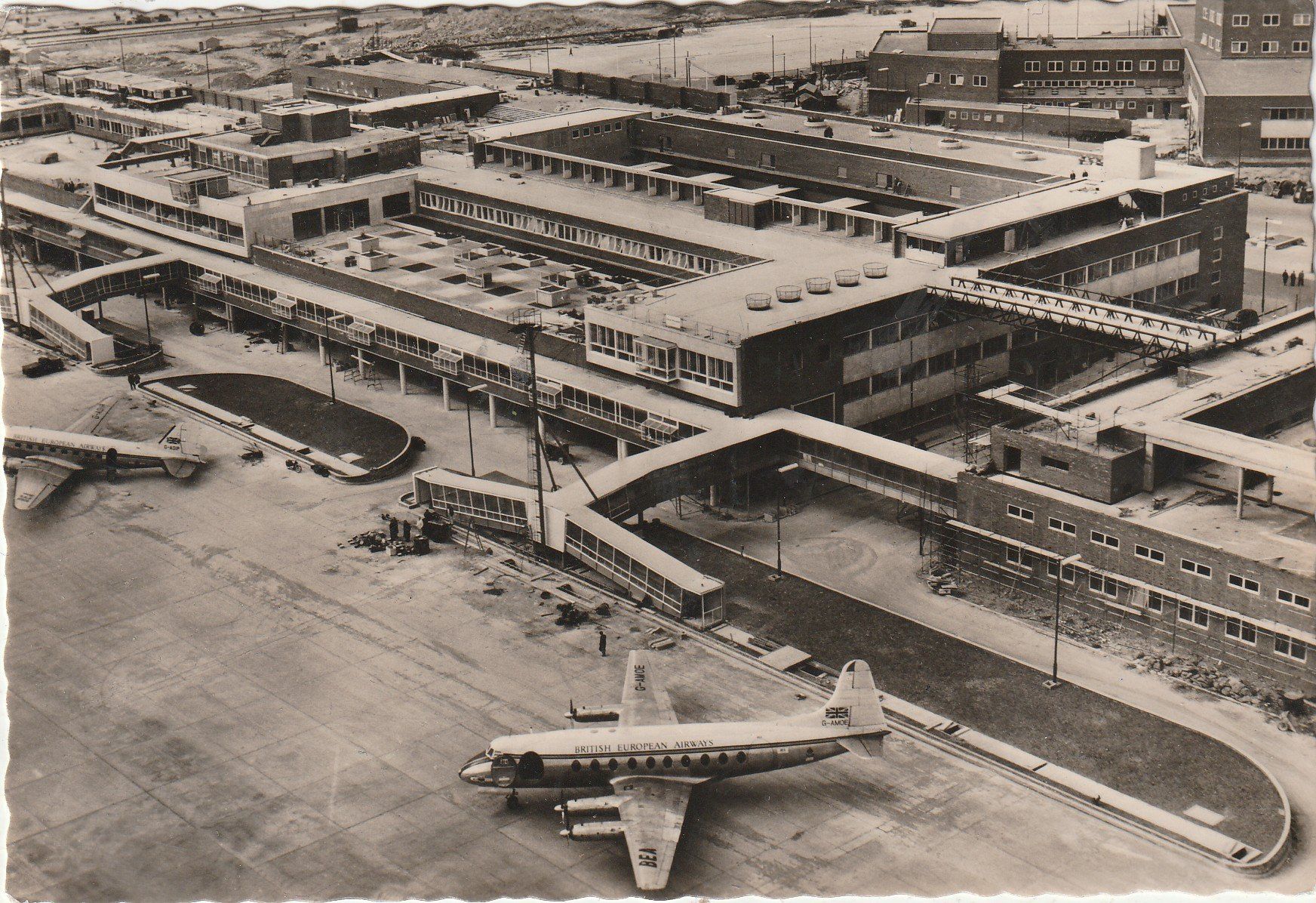 Cartoline postali: London Flughafen – Usato da Lumbrein venduto da made02