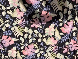 Blumenstoff schwarz pink grün blau 151x150cm