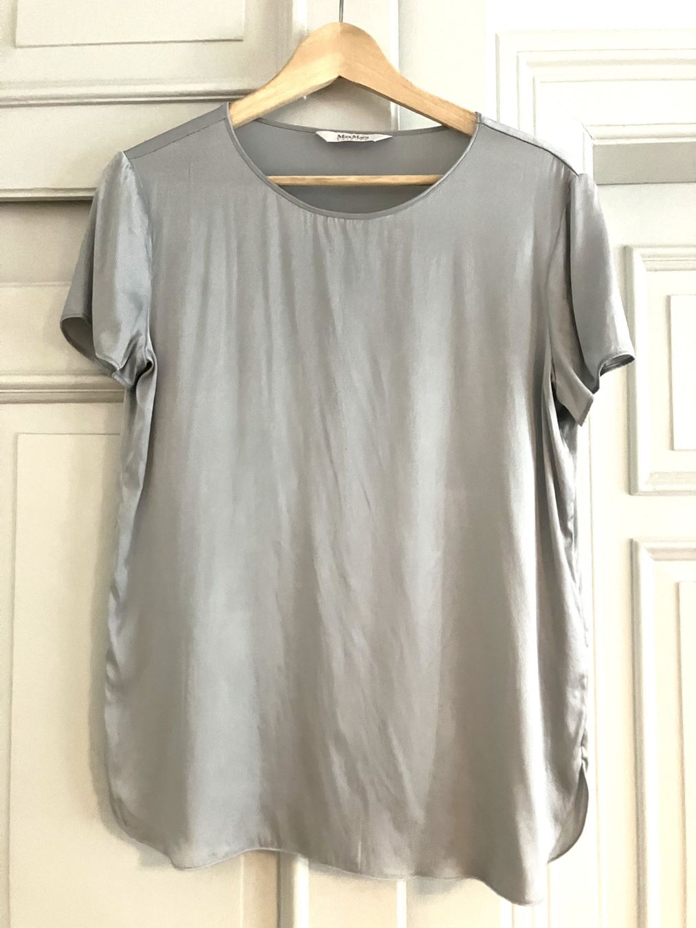 Max Mara T-shirt: T-Shirt aus Seide von Max Mara – Nuovo (secondo la descrizione) da Zürich venduto da luna779