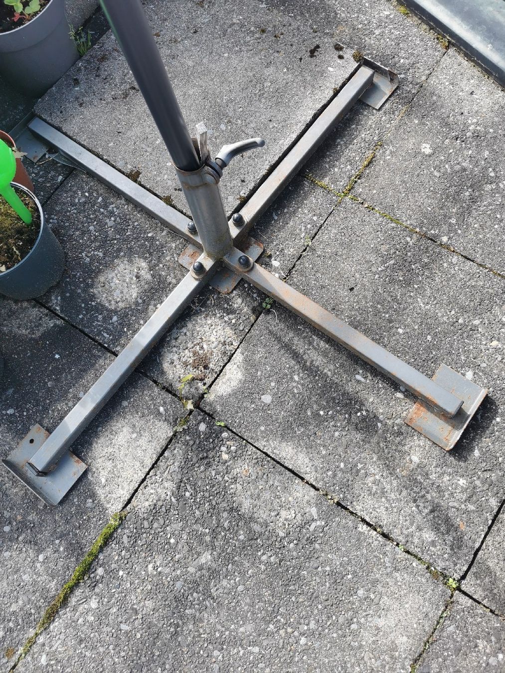 Autres: Sonnenschirm Ständer für Balkon, Garten oder Terrasse – D'occasion à Brunnen par JJaime