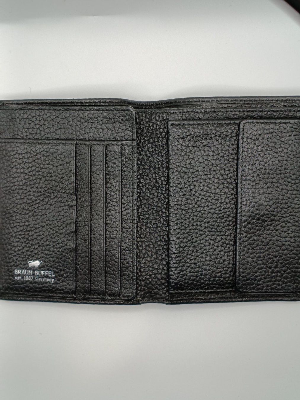 Braun Büffel Brieftaschen: Braun Büffel Leather Wallet – Gebraucht aus Villars-sur-Ollon von VicJ 1