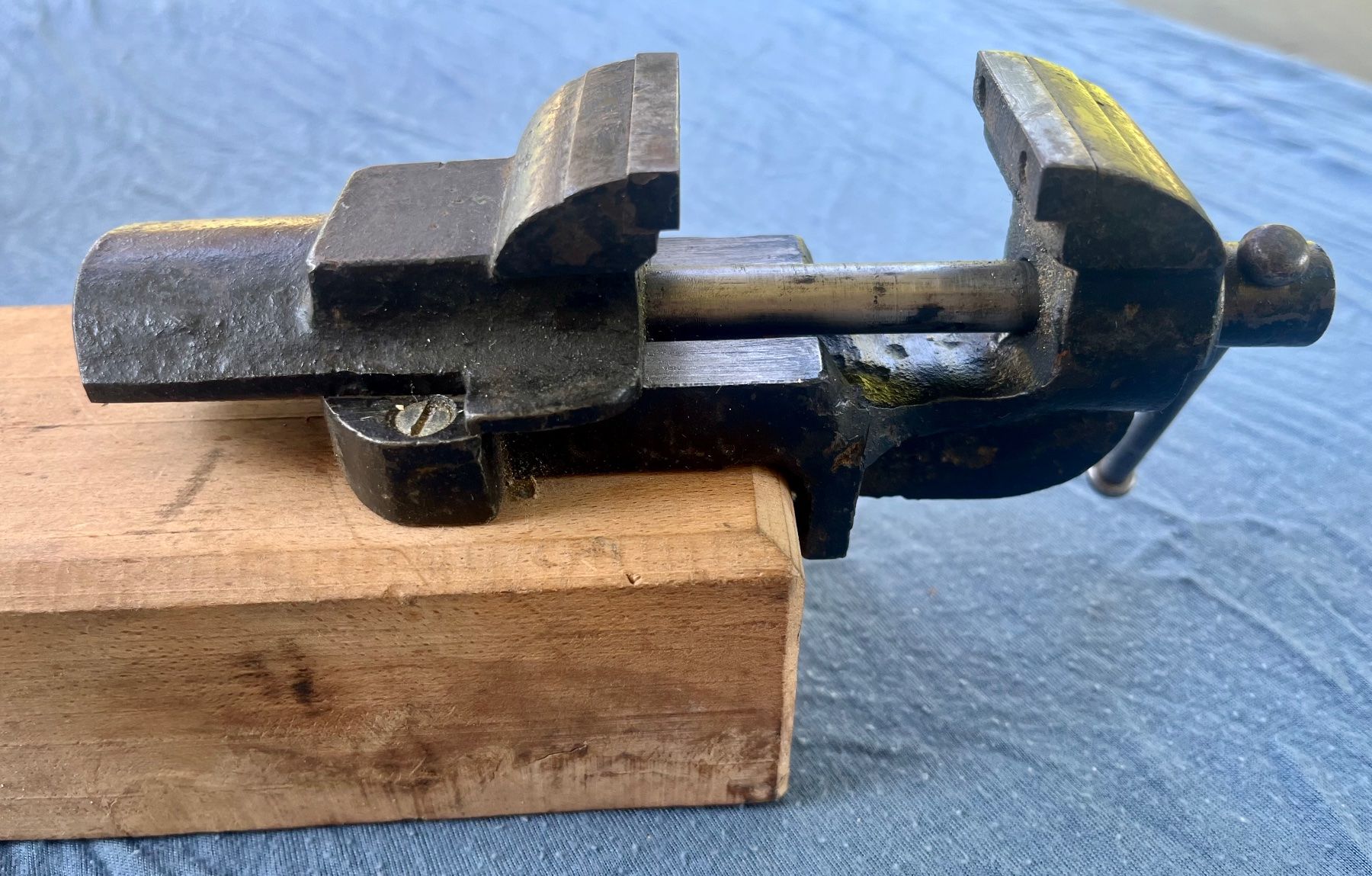 Tutti gli attrezzi: Schraubstock 40mm vintage – Usato da Nassenwil venduto da Swissorion 1