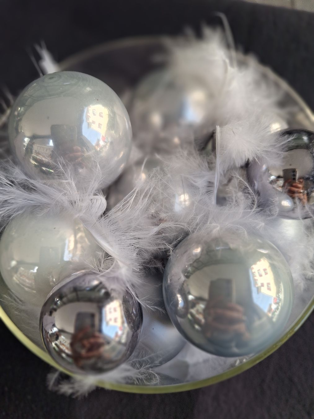 Tutte le decorazioni: Weihnachtskugeln weiss und hellgrau mit Federn in Glasgefäss – Nuovo (secondo la descrizione) da Rothenburg venduto da Priska_70 1