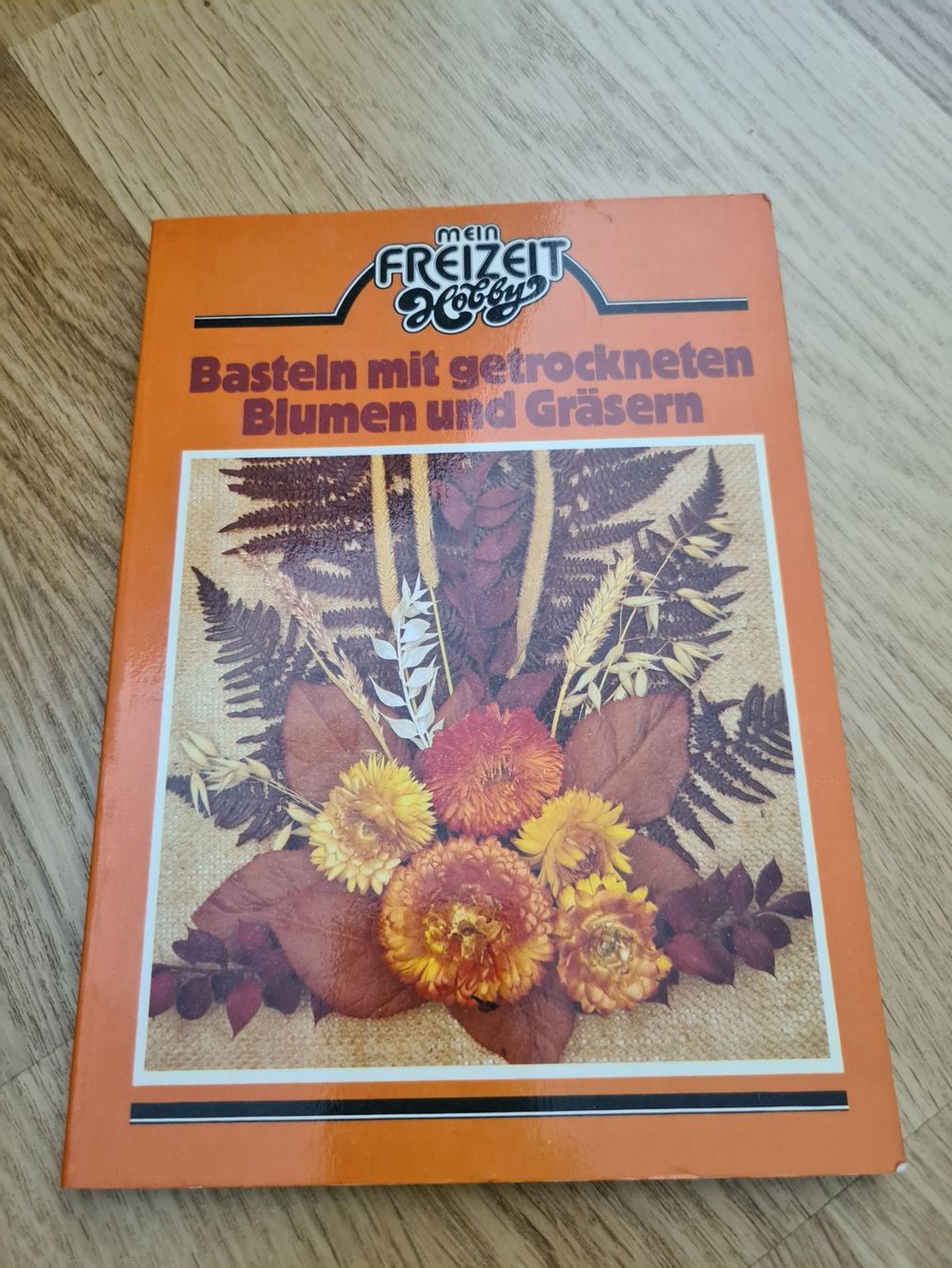 Libri: Basteln mit getrockneten Blumen und Gräsern Buch – Usato da Langenthal venduto da Polarisstern