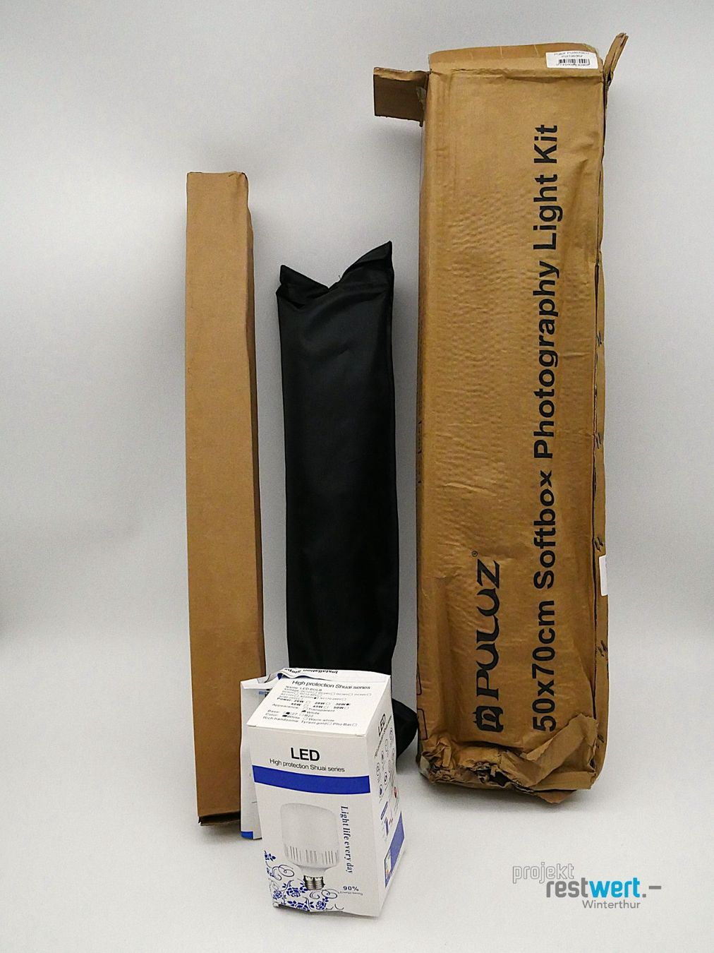 Lampen: PULUZ Softbox Dauerlicht mit Stativ 50x70 cm – Neu (gemäss Beschreibung) aus Winterthur von Restwert_Winterthur 3