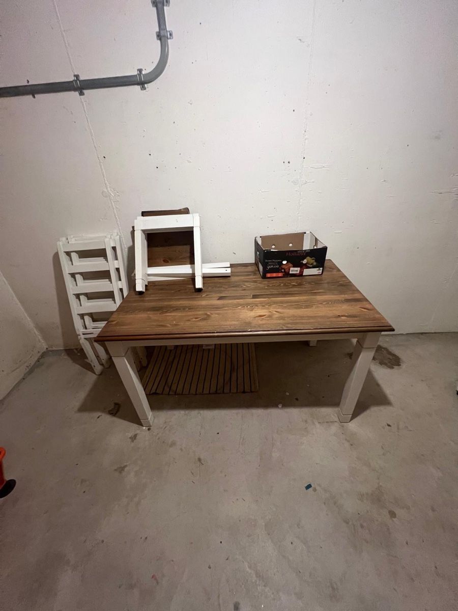 Set di tavolo e panche: Tisch und Stühle – Usato da Ehrendingen venduto da Goeni96