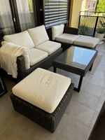 Gartenlounge mit Tisch  und Loungekissen (1 Sofa Defekt)