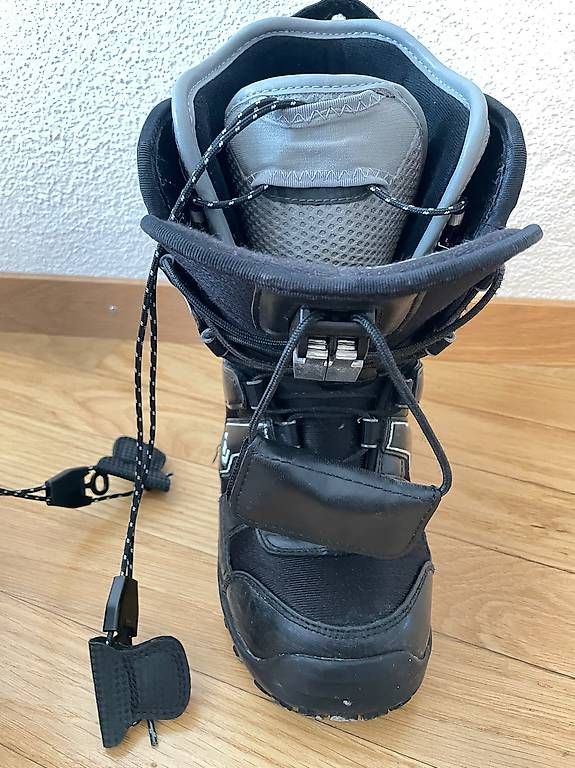 Scarpe da donna: Snowboardschuhe Damen Gr 37.5 – Usato da Bern venduto da francesca35 2