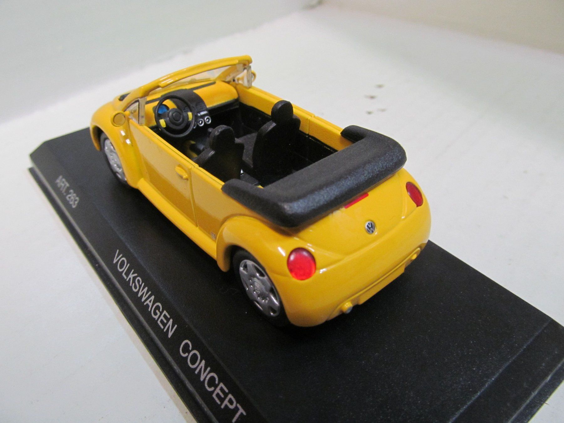 Volkswagen Modellini d'auto: VW CONCEPT 1 CABRIO 1994  BEETLE  1:43 – Nuovo e nell'imballaggio originale da Grueningen venduto da malamut56 2