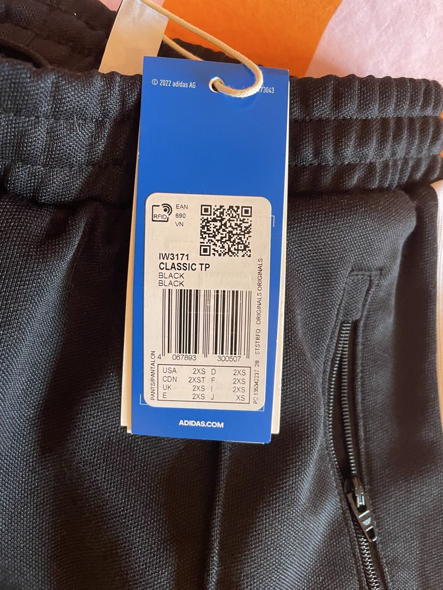 Adidas Pantaloni: Neue, ungetragene Adidas Trainerhose  – Nuovo (secondo la descrizione) da Bern venduto da Designdinger 1