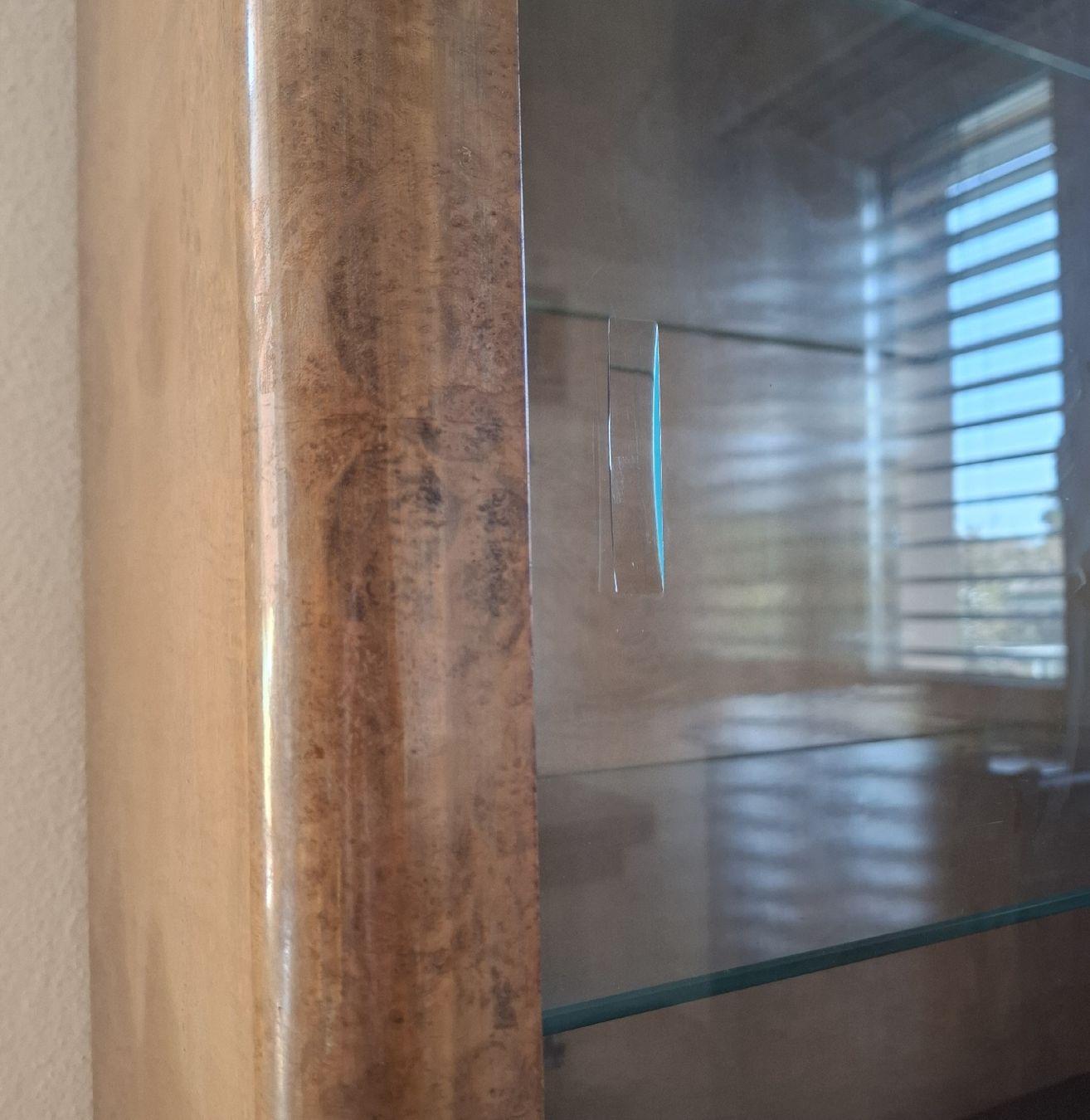 Vitrinen: Buffetschrank / Vitrine – Gebraucht aus Reinach BL von Malin20 7