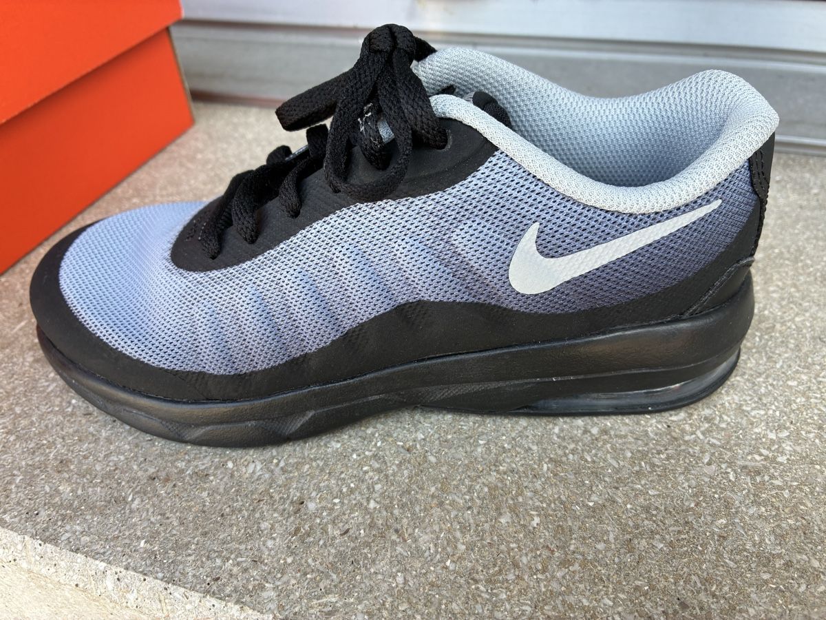 Nike Chaussures garçon: Nike Air Max Invigor Psn, Blau, Schwarz, Grösse 32 – Neuf avec emballage d'origine à Zürich par Msirco 3