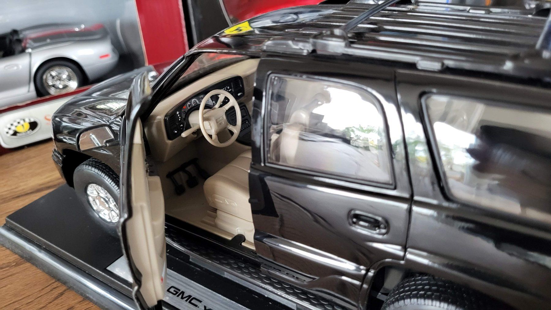 Welly Modellautos: GMC Yukon Denali 1:18 Welly – Gebraucht aus Rothrist von Juana5 5