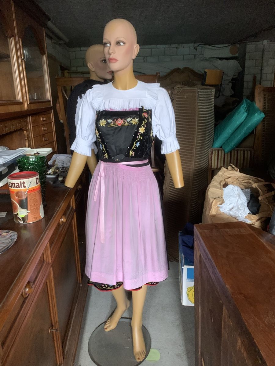 Costumi: Wunderschöne Trachten,Gr.36, Originale,Sonntag/Arbeit, – Usato da Siglistorf venduto da Allerhand0 4
