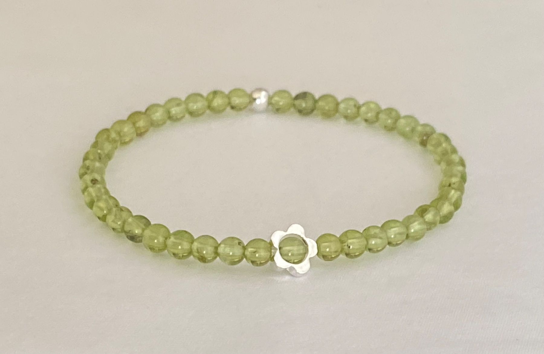 Armbänder & -reifen: Edelstein Armband Peridot mit Silber auf Mass – Neu und originalverpackt aus Zuzwil SG von Lemliskat 5