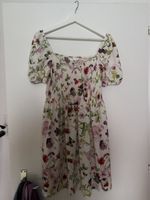 Kleid kurz geblümt Grösse M neuwertig