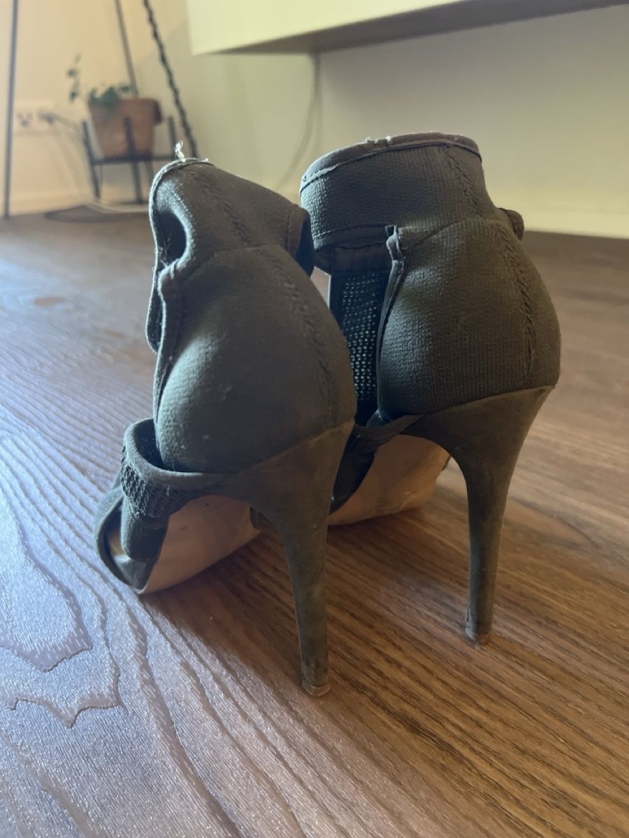 Scarpe da donna: Steve Madden Sandalen khaki Grösse 38  – Usato da Illnau venduto da Michele0210_ 1