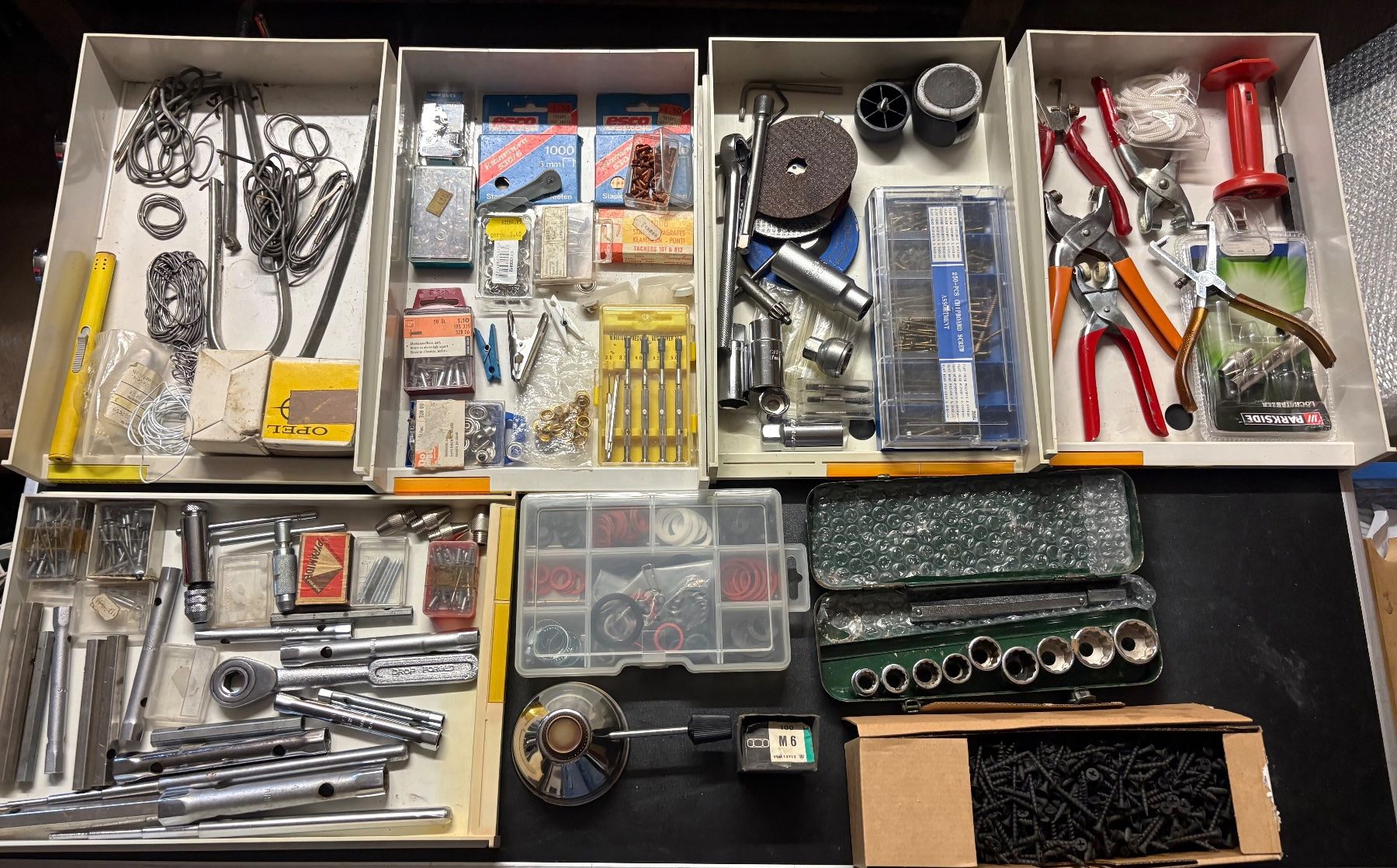 Tous les outils: diverses Werkzeug und Kleinteile – D'occasion à Frick par Rukki