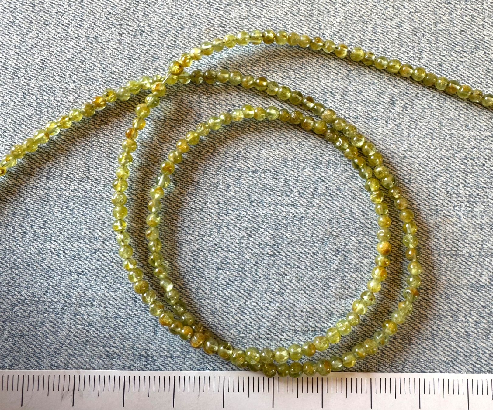 Ketten: Peridot. Olivin        extra  runde  feine Form   3mm  44cm – Neu und originalverpackt aus Leuggern von gemshow 2