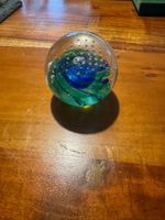 Blaue Glaskugel mit Luftblasen Deko Figur