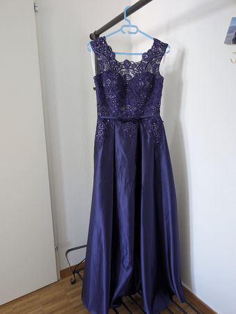 Abendkleid dunkel violett mit Pailetten