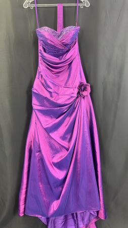 Abendkleid lila mit Steinen und Blüte guter Zustand / Gr.32