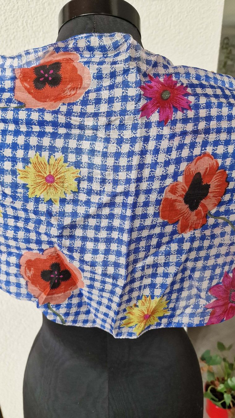 Foulards & écharpes: Seiden-Schal mit Blumen NEU – Neuf (Voir description) à Wil  AG par Kfloh 1