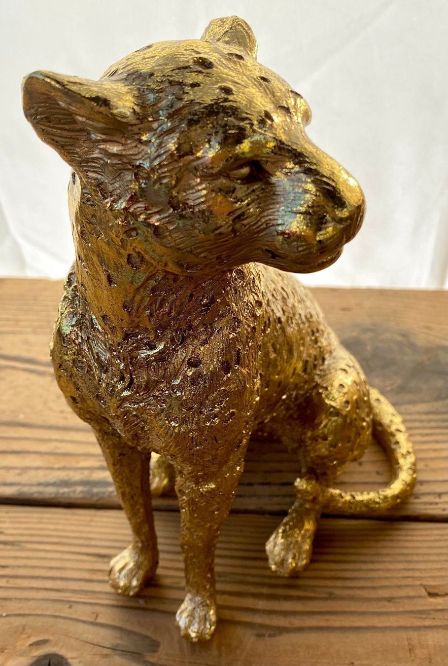 Statuette: Leopard sitzend in Gold / Neu/OVP – Nuovo e nell'imballaggio originale da Volketswil venduto da rubin74 1