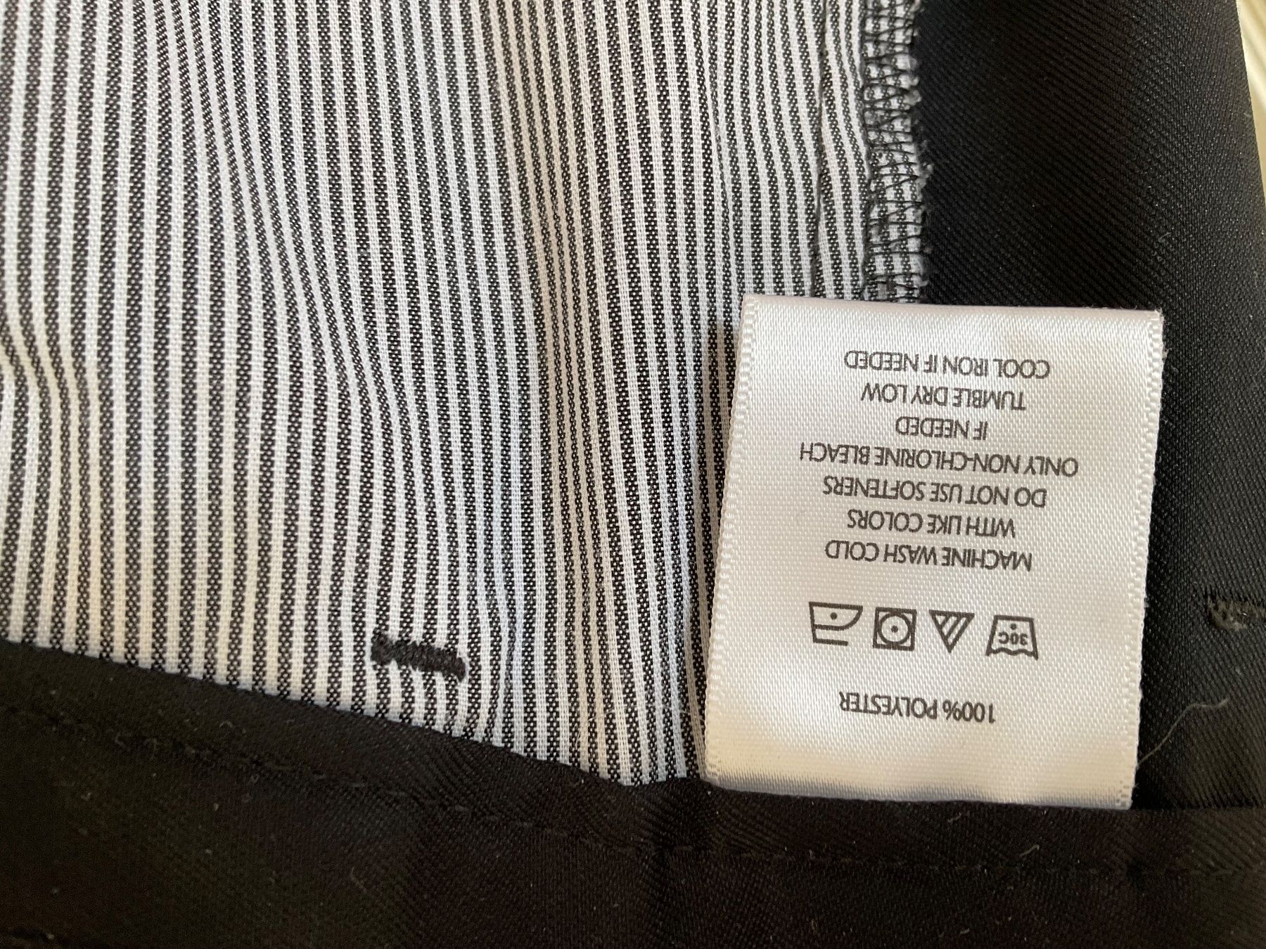 Calvin Klein Pantaloni: Calvin Klein golf pantalon noir – Usato da Corseaux venduto da Mililaforet75 5