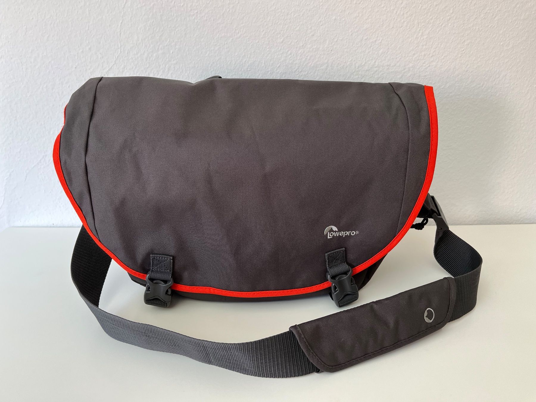 Borse: Kameratasche Lowepro Passport Messenger – Usato da Adliswil venduto da svdlinden