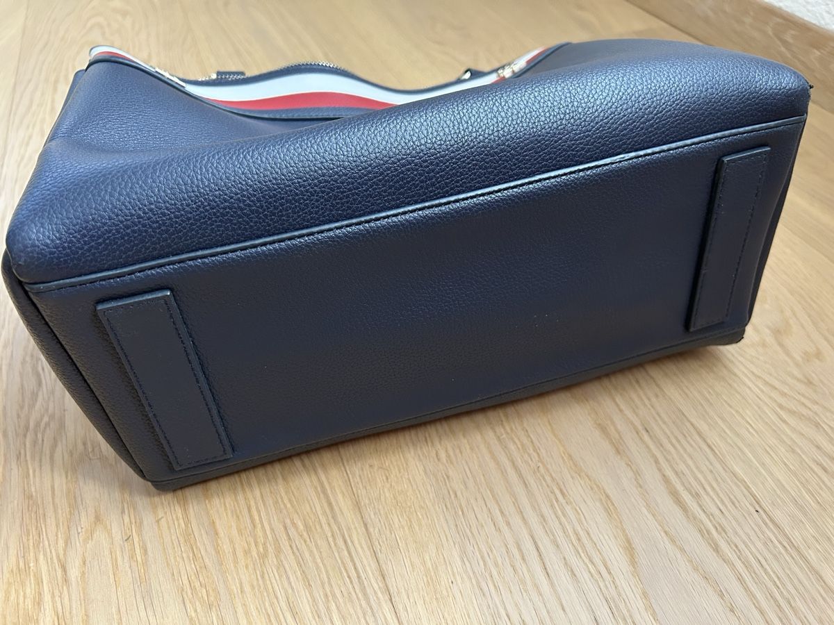 Tommy Hilfiger Taschen für Damen: Original Thommy Hilfiger Tasche – Neu (gemäss Beschreibung) aus Pfeffingen von Schanti0 3