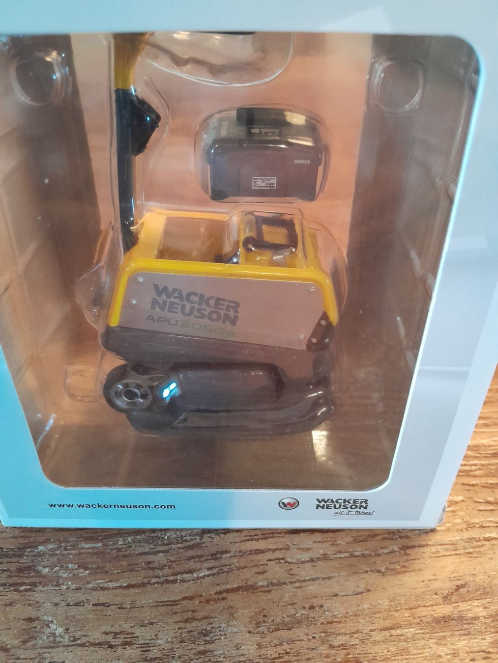 Kits de montage: Wacker Neuson Rüttelplatte APU3050e Modell 1:12 – D'occasion à Dübendorf par hed_9w2b 1