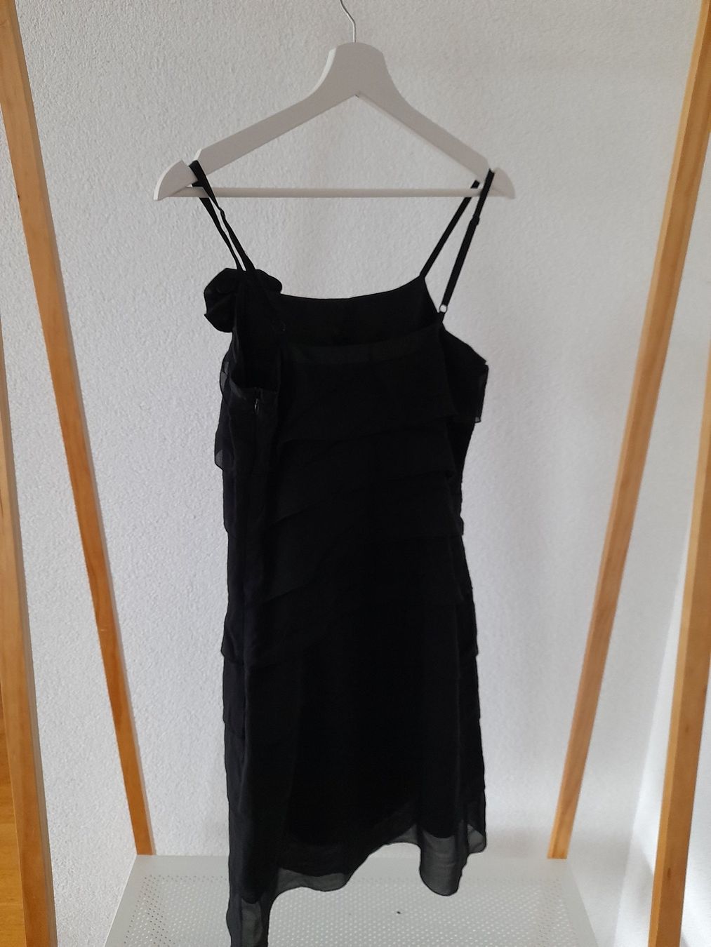 Vestiti: Robe noire sinquanone – Usato da Mont-sur-Lausanne venduto da Pioutch 1