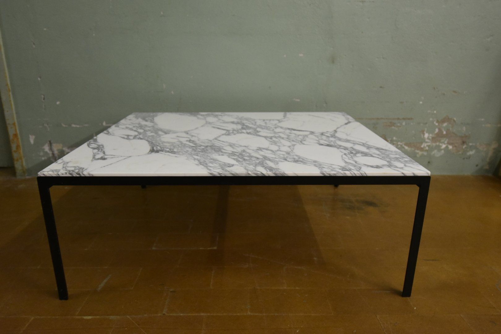 Tische: Florence Knoll Couchtisch T-Angle Knoll International Marmor – Gebraucht aus Lichtensteig von Usedinstorecom 4