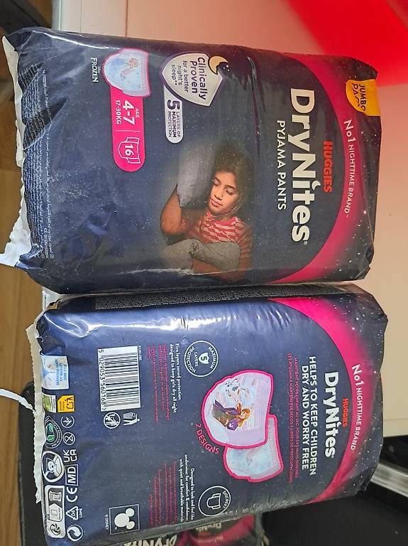 Secchi per pannolini & Pannolini: 2 pqts Couches DryNites 4-7 ans – Nuovo e nell'imballaggio originale da Pampigny venduto da aur_h5sl